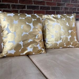Decorative Pillows.